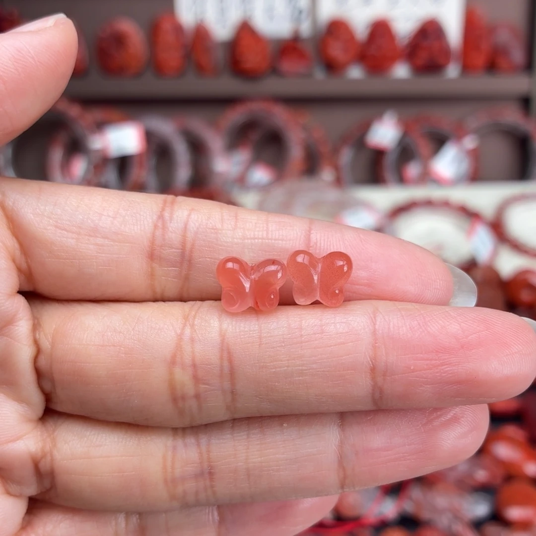 南红玛瑙未镶嵌颈饰蝴蝶一对