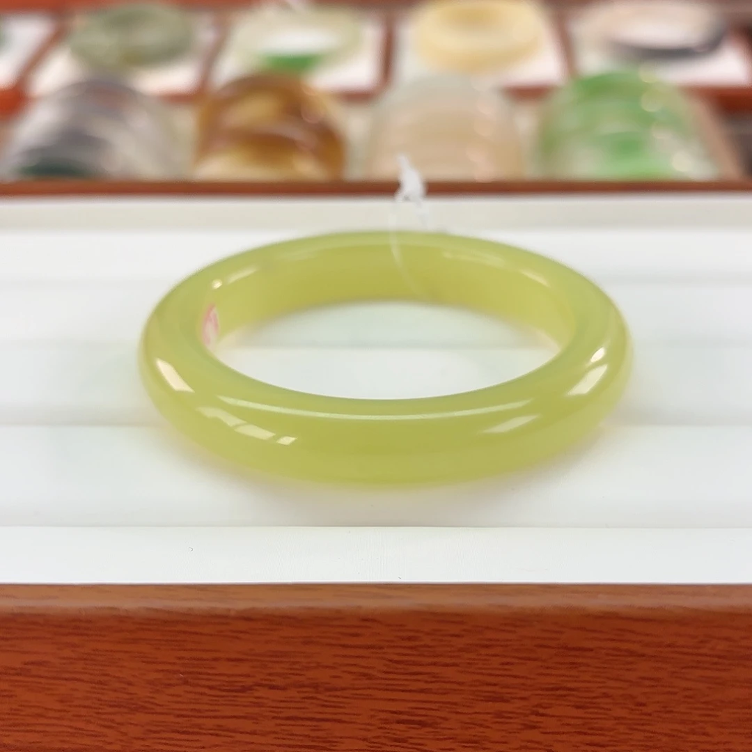 和田玉未镶嵌手镯鸡油黄 起荧光