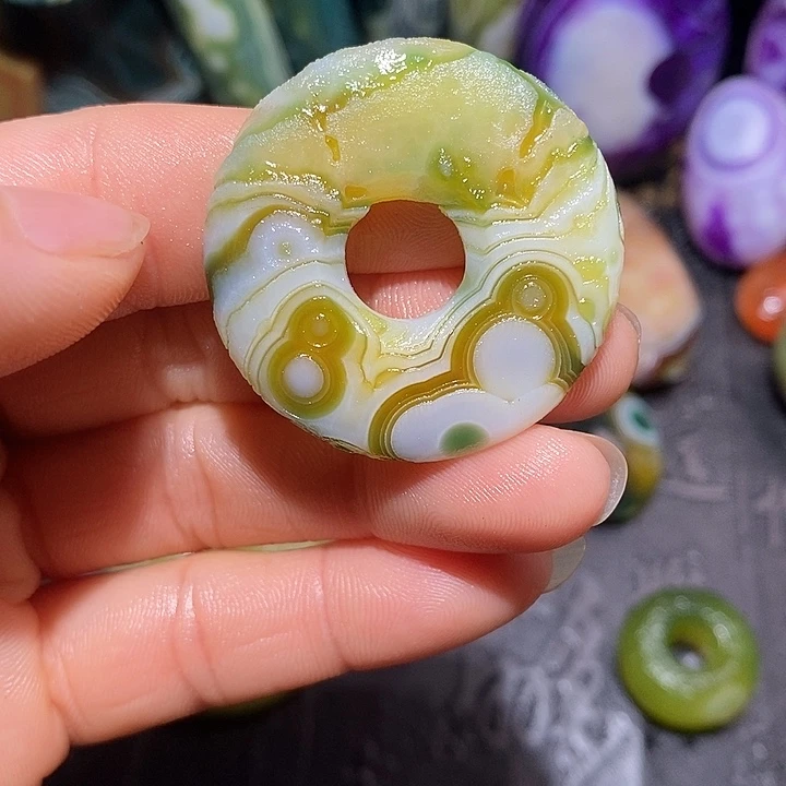 玛瑙/玉髓颈饰未镶嵌螞****?