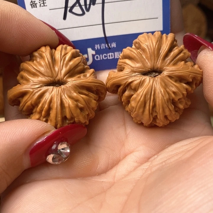 桃核吊坠?四座楼四座楼