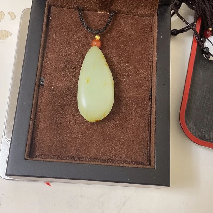 和田玉未镶嵌珠宝奇石