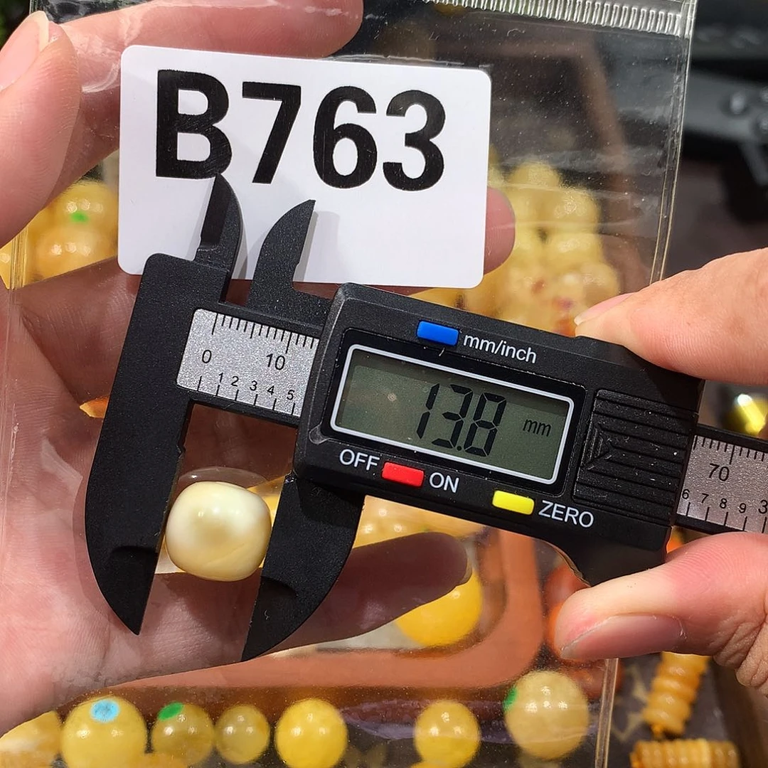 未镶嵌琥珀珠宝奇石