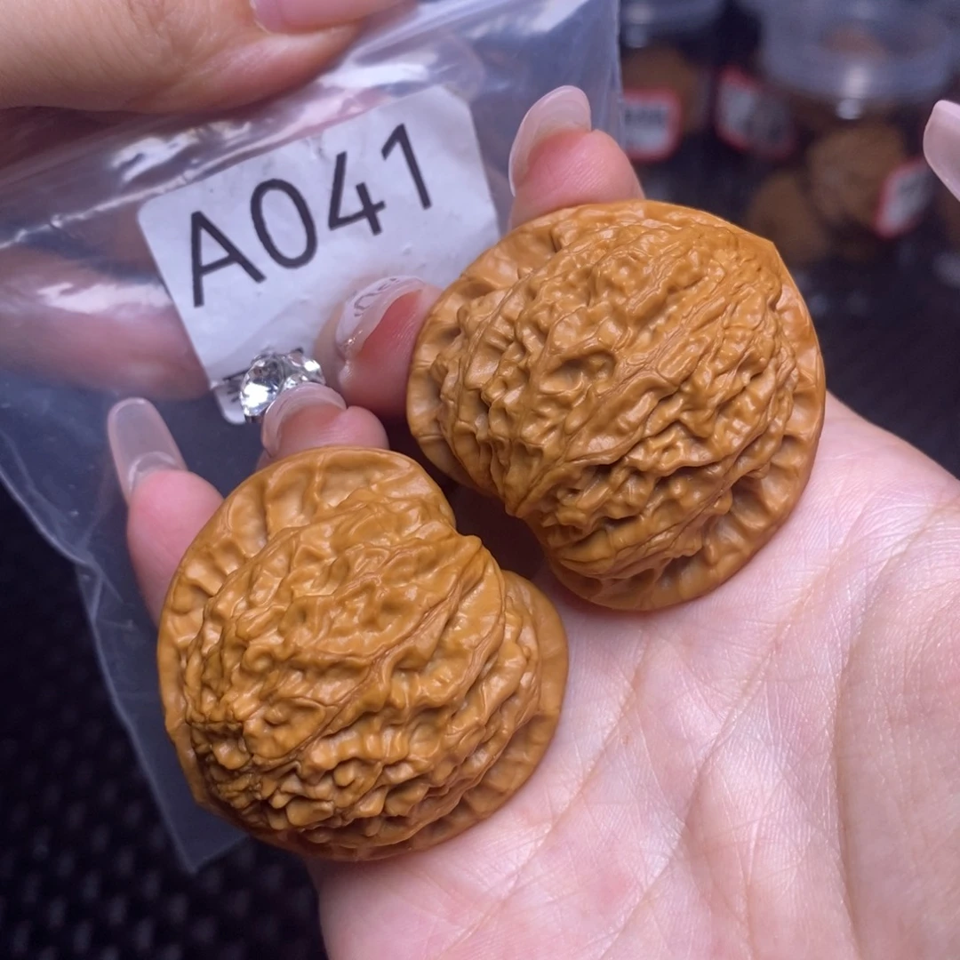 吊坠文玩核桃金牛40.8