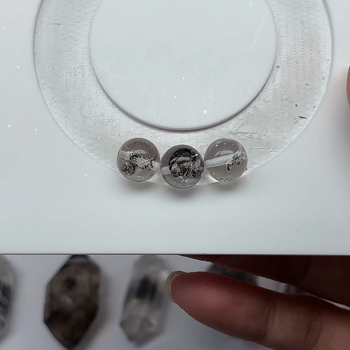 水晶颈饰未镶嵌3颗9mm+闪灵钻圆珠默认微瑕