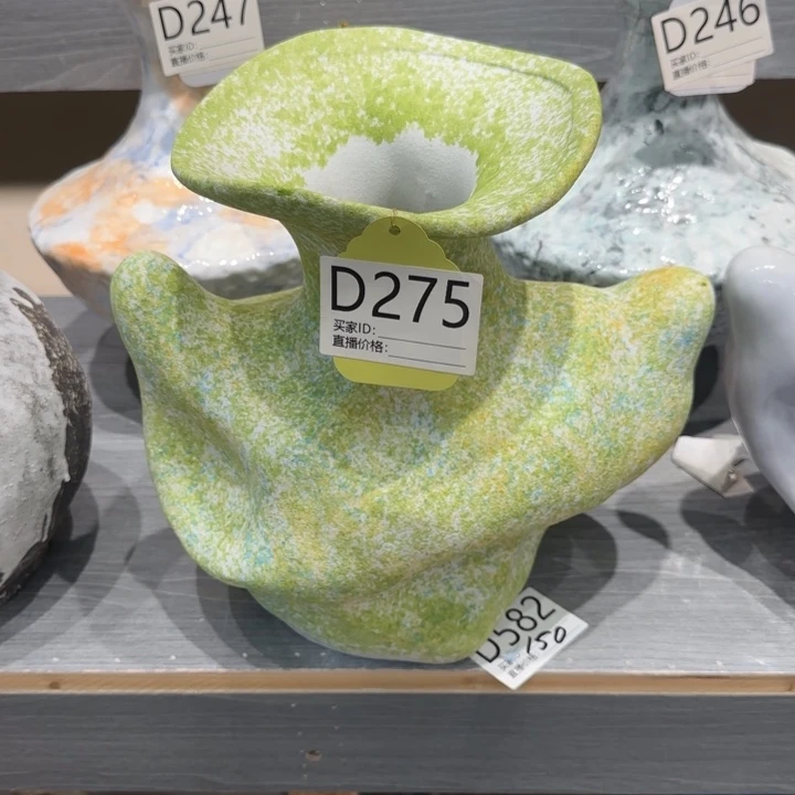 景德镇陶瓷艺术品倾*