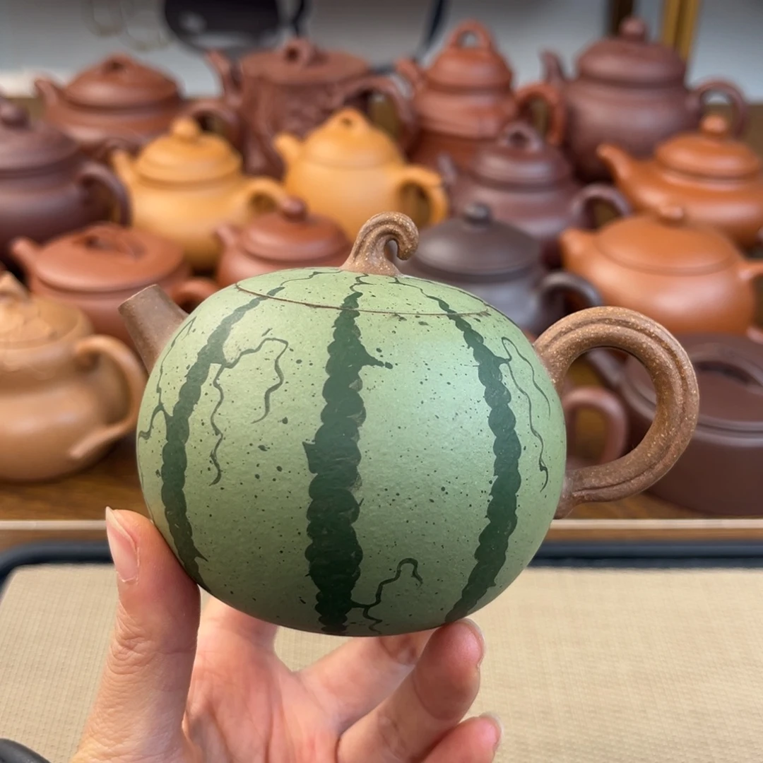 紫砂茶壶手工制作工艺精湛