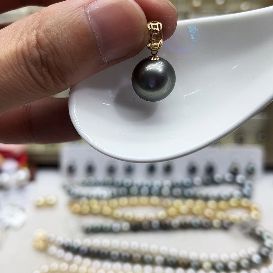 18K金镶嵌颈饰海水珍珠