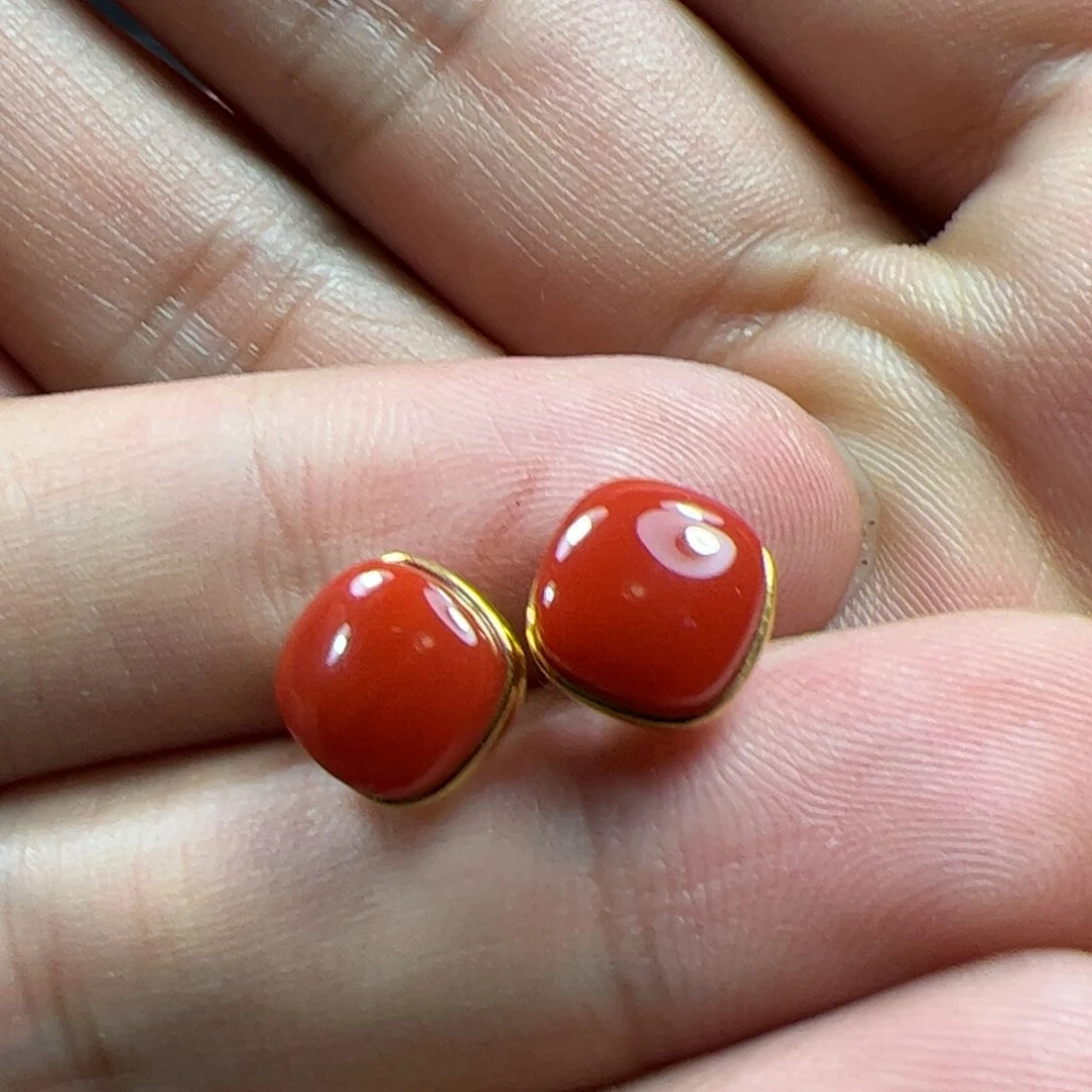 18K金镶嵌耳钉南红玛瑙