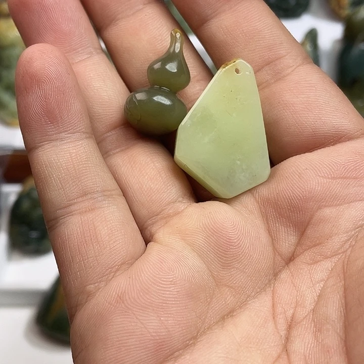 岫岩河磨玉（透闪石质玉）未镶嵌吊坠(不含链)