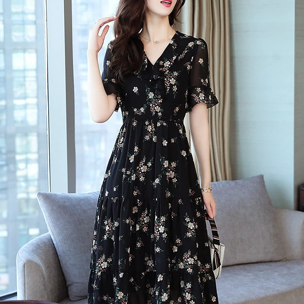 2025夏季新款宽松显瘦娃娃领黑色碎花中长裙荷叶袖气质雪纺连衣裙