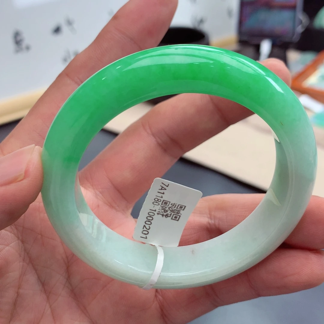 翡翠手镯未镶嵌缅甸翡翠