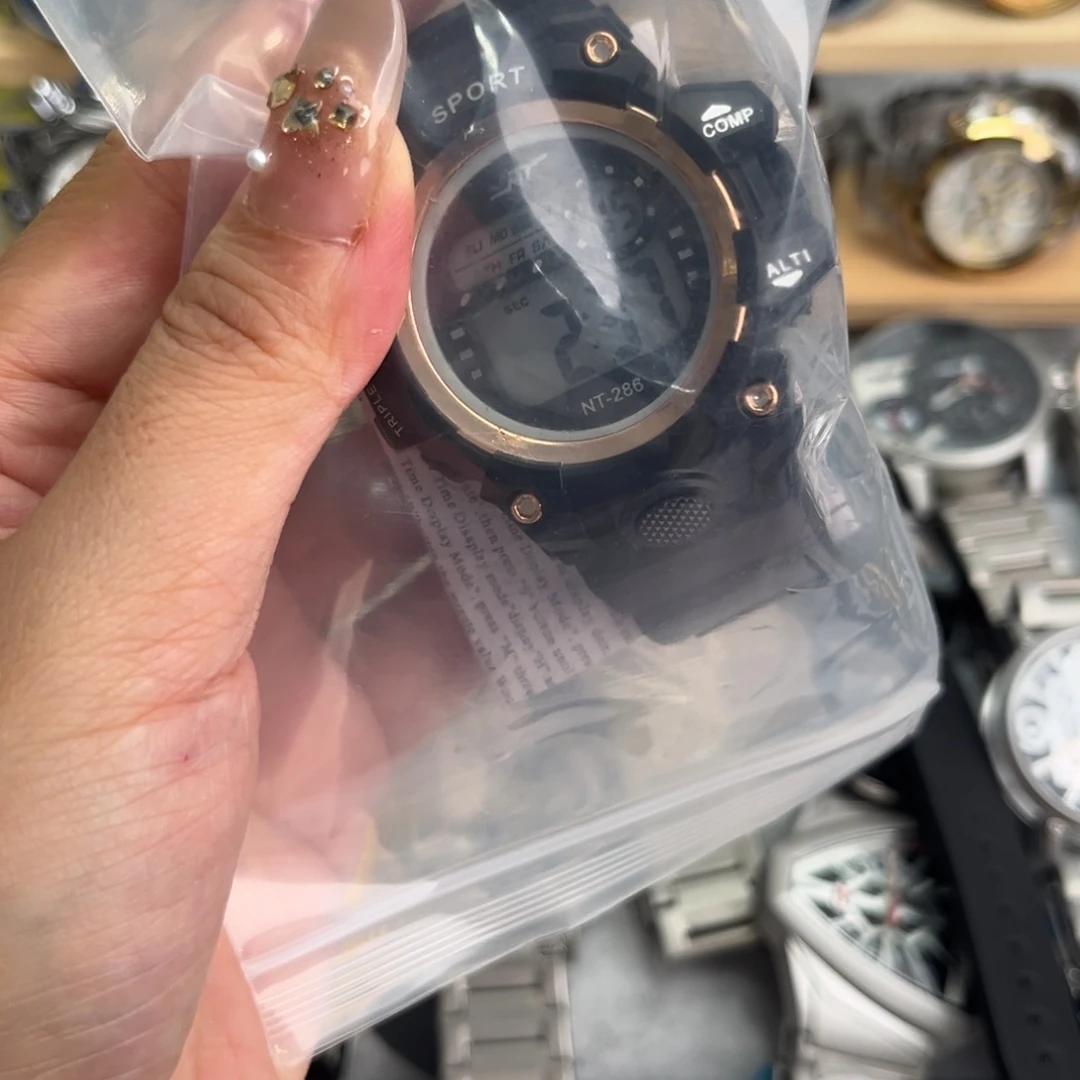 钢猪皮（革）石英机芯