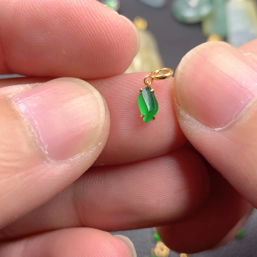 【闪购商品】颈饰18K金镶嵌翡翠翡翠