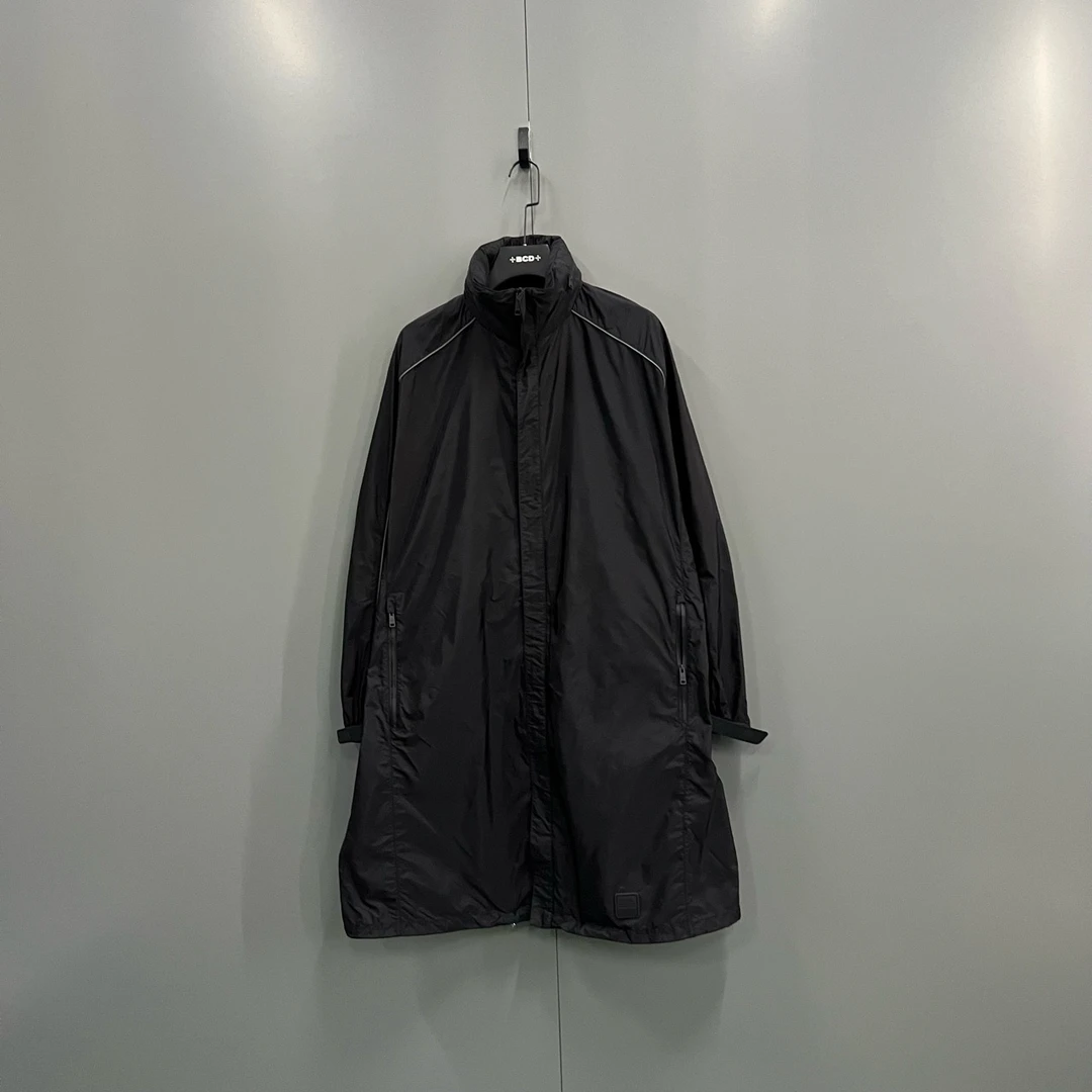 95新 Prada/普拉达 黑色长款外套 M码/jc601891
