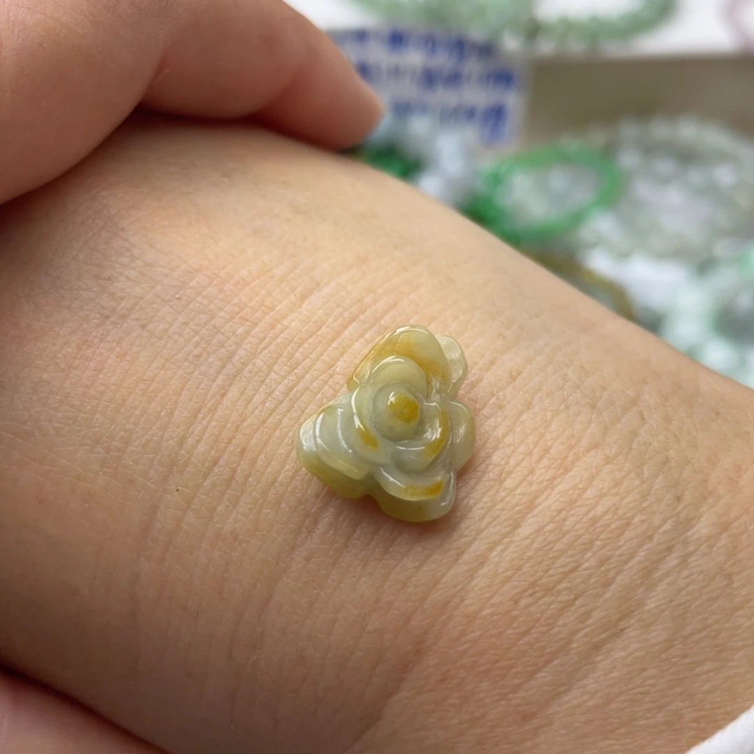 翡翠未镶嵌颈饰111