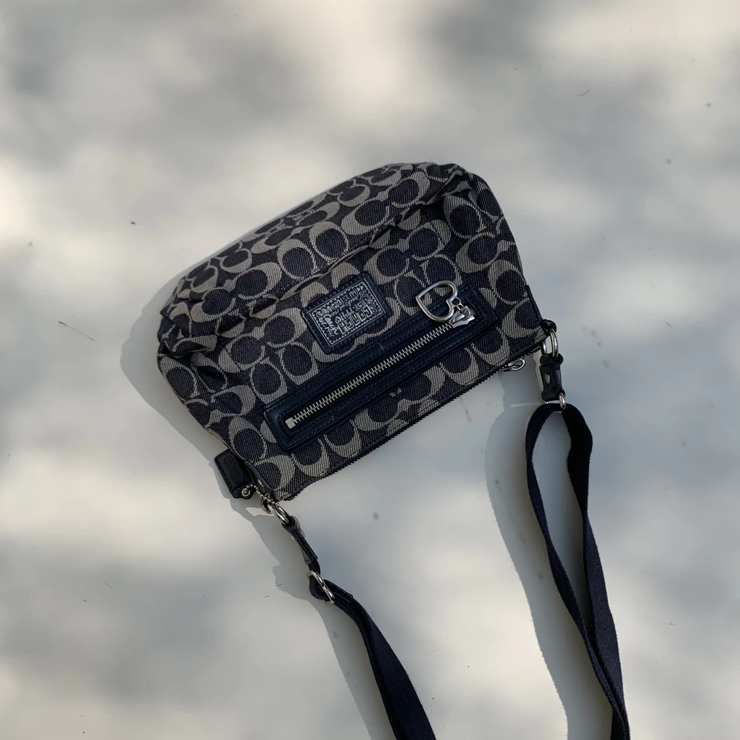 95新 COACH/蔻驰 经典百搭时尚复古丹宁牛仔开口笑单肩斜挎包