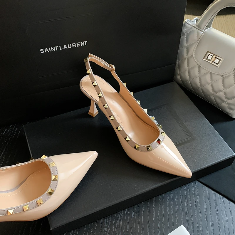 夏季细跟尖头法式一字式扣带裸色铆钉高跟凉鞋浅口百搭时尚凉鞋