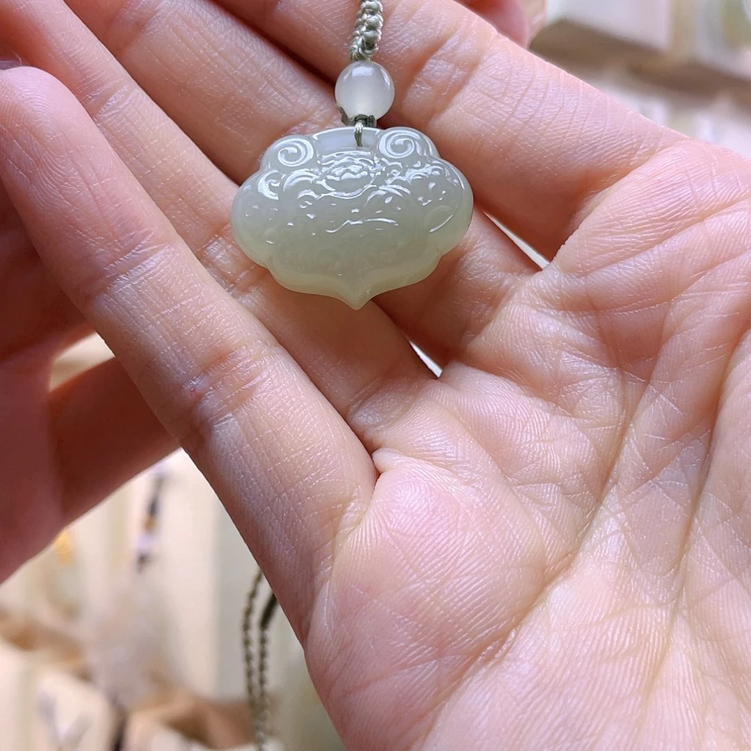 和田玉吊坠(赠链)未镶嵌身****g