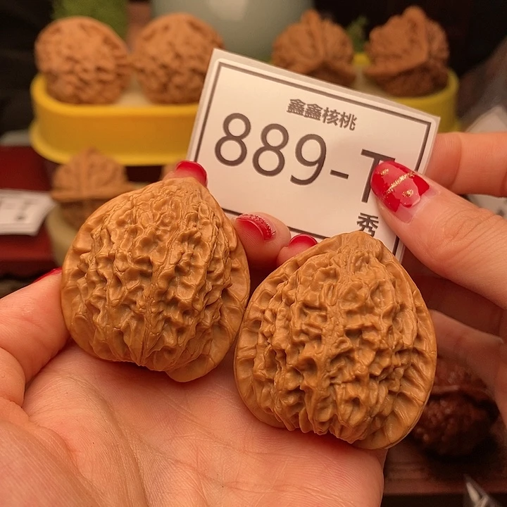 把件桃核金牛40……