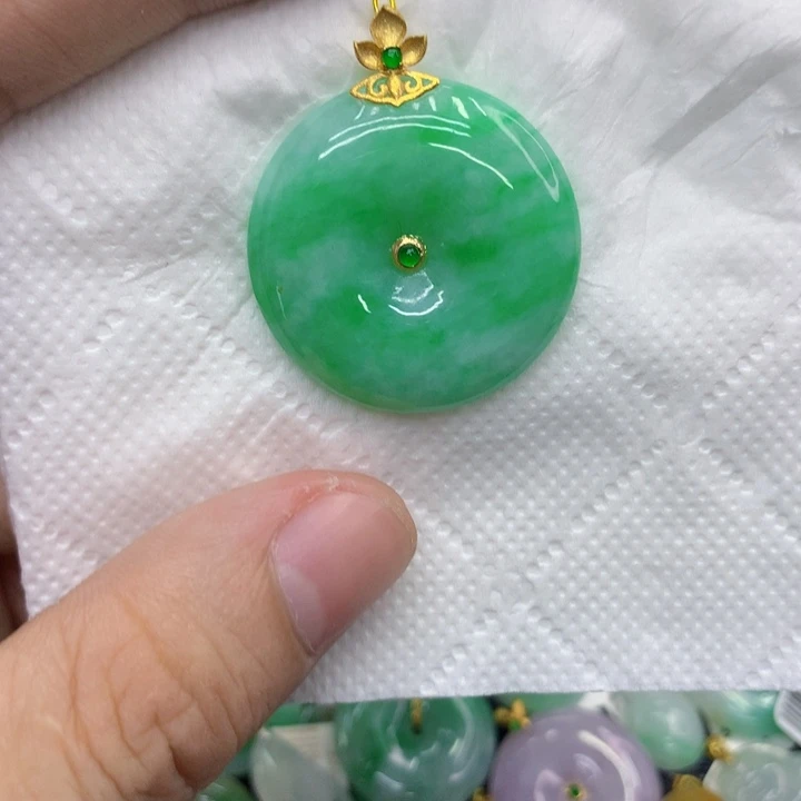 颈饰18K金镶嵌翡翠