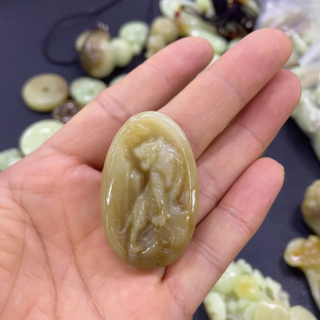 【闪购商品】岫岩老玉（透闪石质玉）颈饰未镶嵌恒*