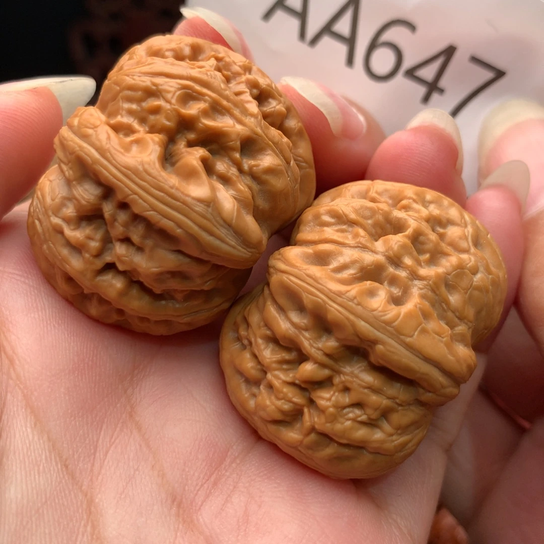 文玩核桃把件红皮元宝36