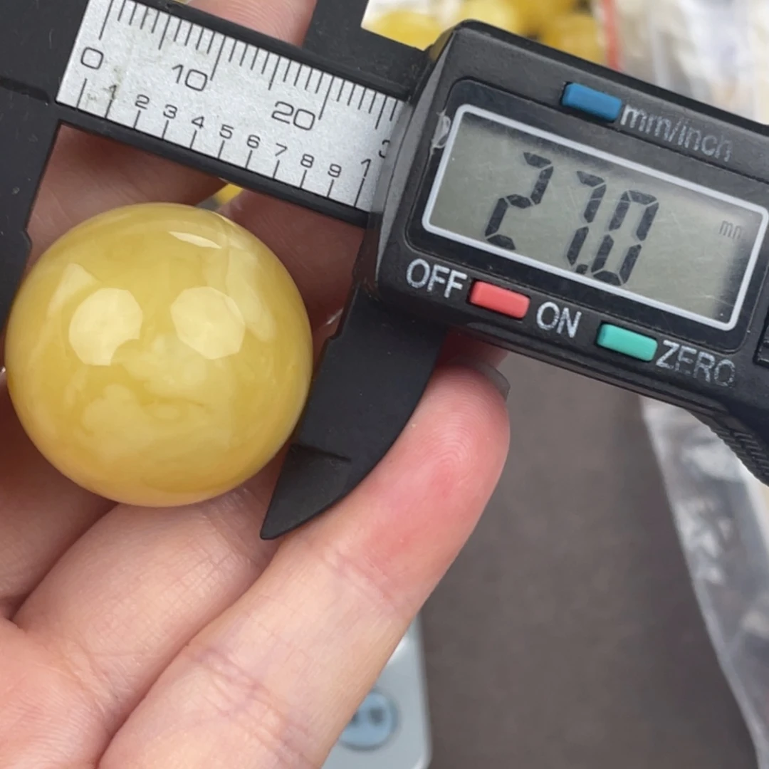 未镶嵌琥珀裸石微瑕423