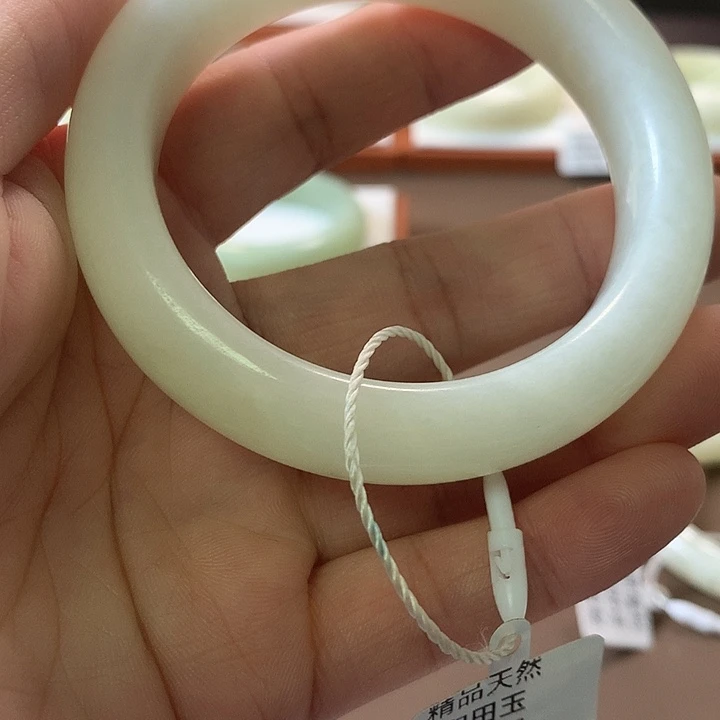 转***你和田玉（糖玉）未镶嵌手镯