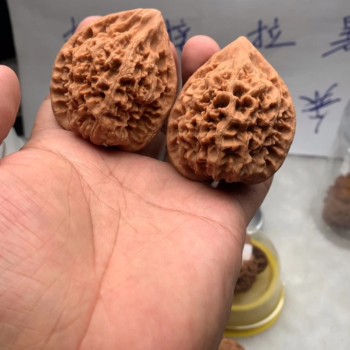 忽***然文玩核桃吊坠官帽……