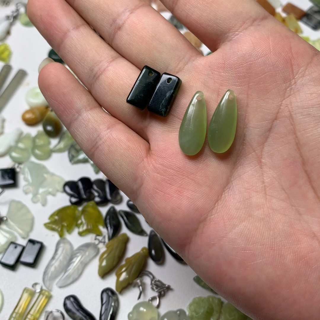 你***？未镶嵌蛇纹石玉耳环