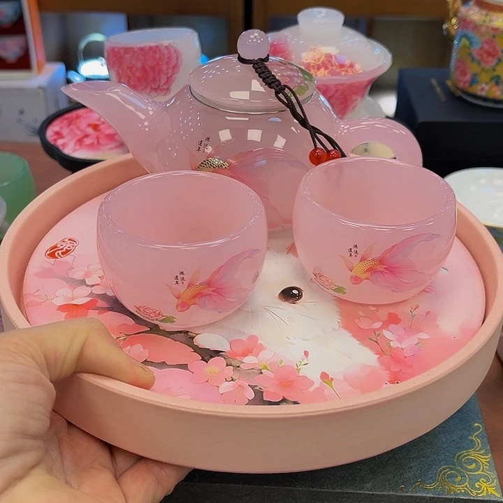 段泥茶杯吧啦吧啦的说了一堆不