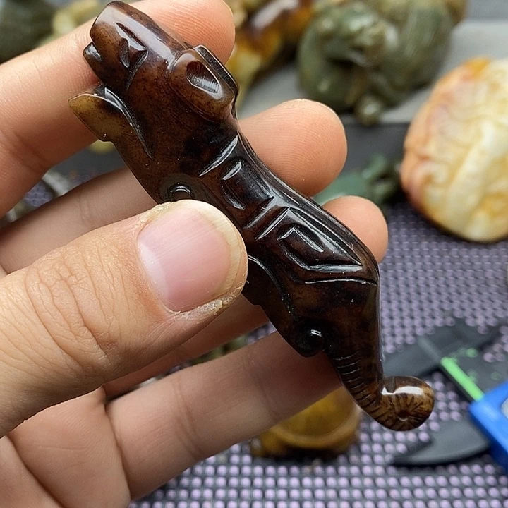 未镶嵌蛇纹石玉颈饰
