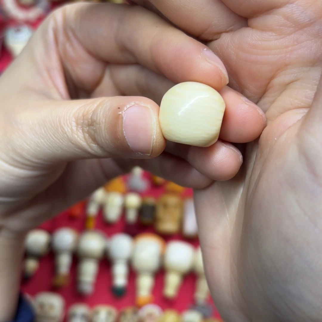 张*3配饰和化妆等工序制作成