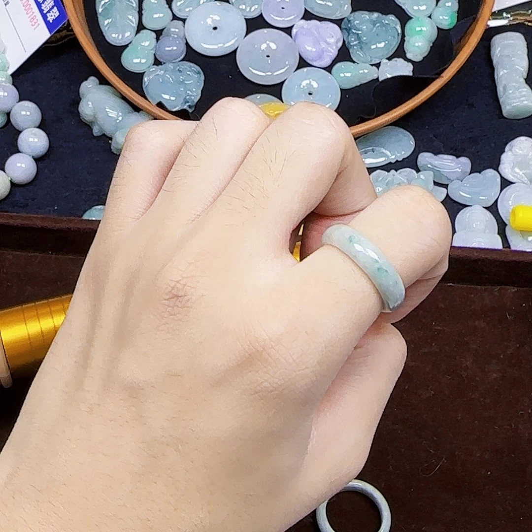 小***玉翡翠未镶嵌颈饰翡翠