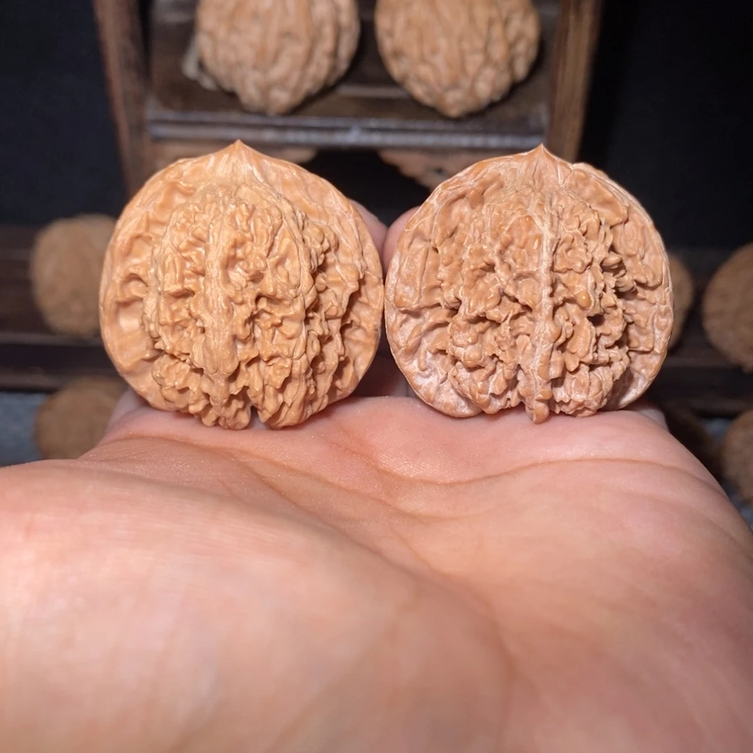 把件桃核39尺满天星