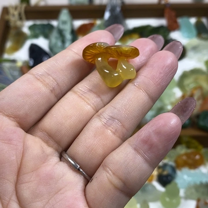 未镶嵌蛇纹石玉吊坠