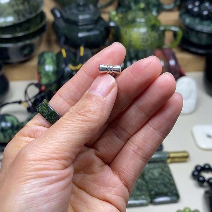 说***二蛇纹石玉未镶嵌项链银扣头