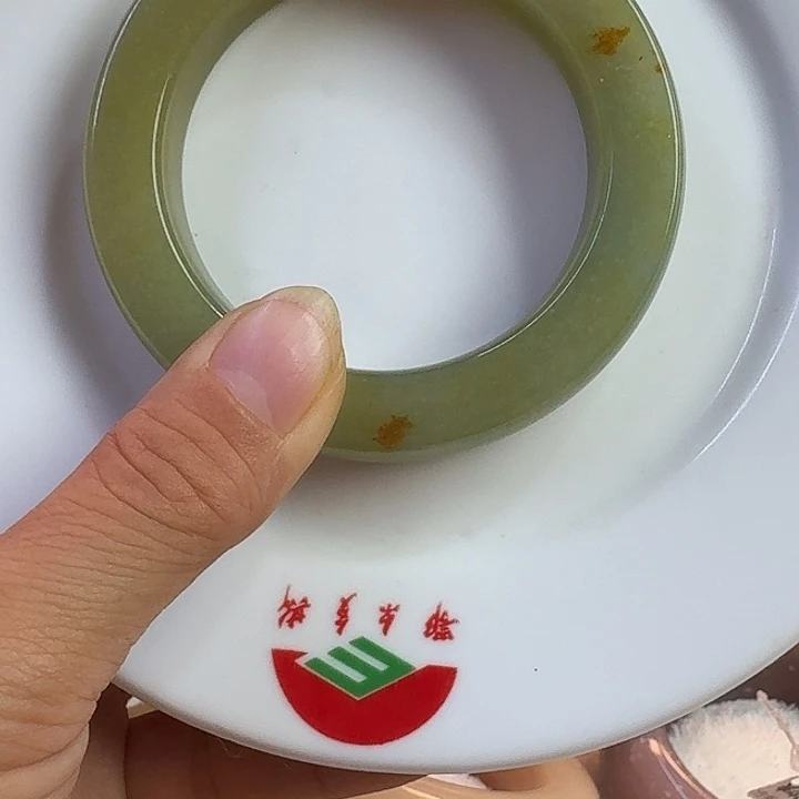 石英岩玉未镶嵌手镯