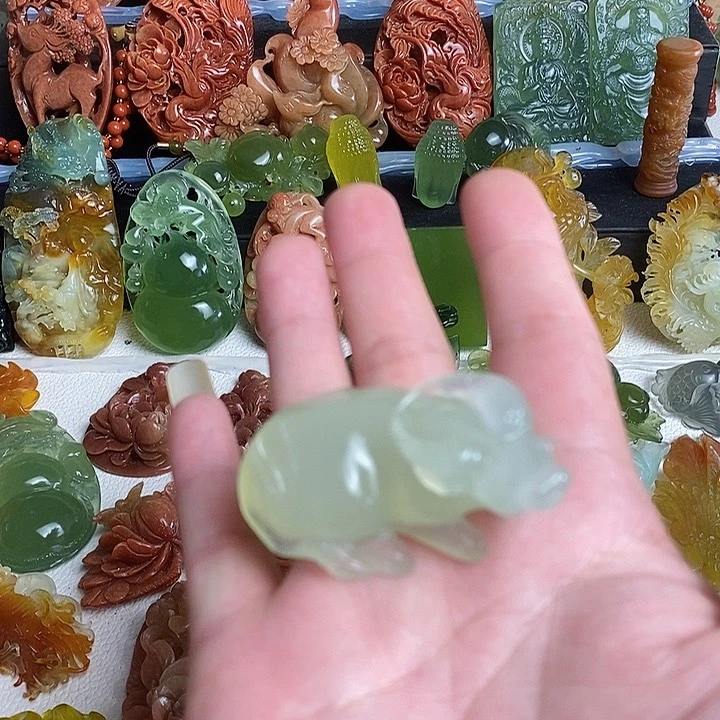 蛇纹石玉未镶嵌颈饰