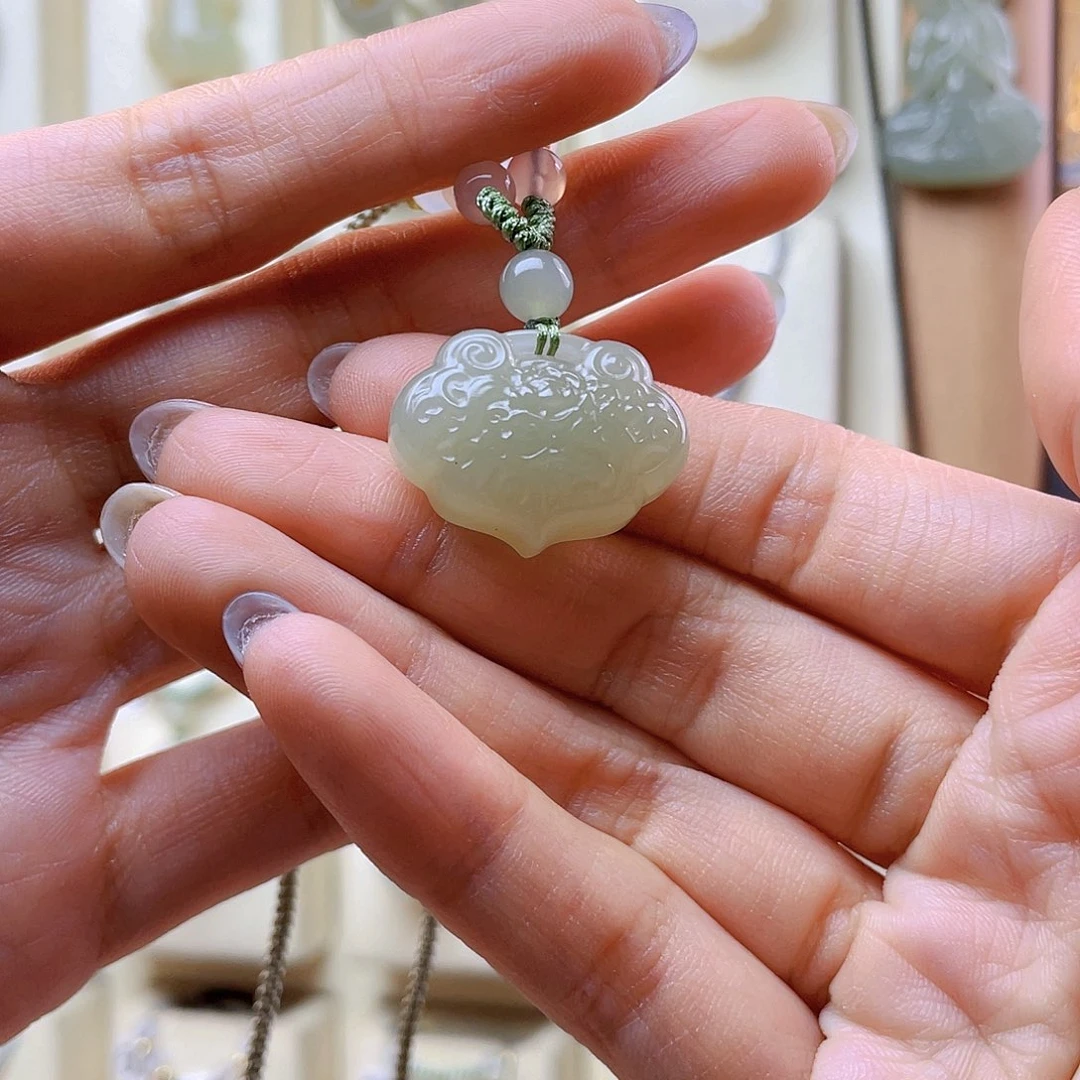 和田玉吊坠(赠链)未镶嵌