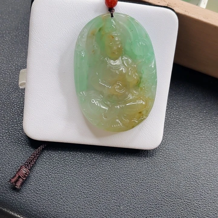 颈饰未镶嵌石英质玉