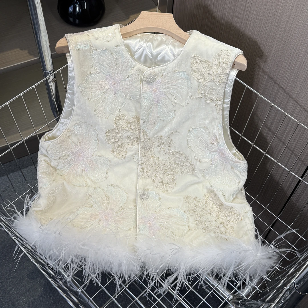 【苍山赴雪】2025冬季加棉鸵鸟毛刺绣贵气女士马甲