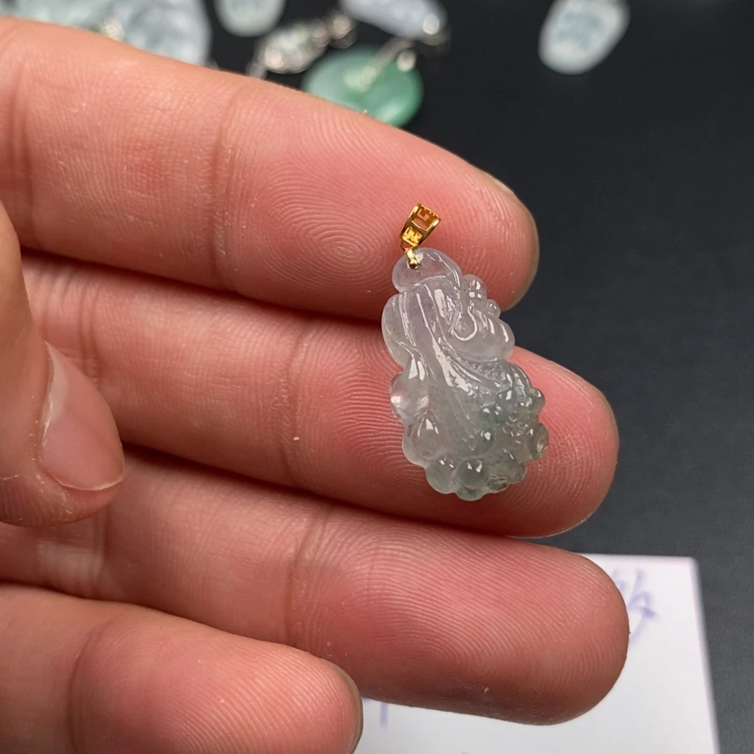 颈饰18K金镶嵌翡翠