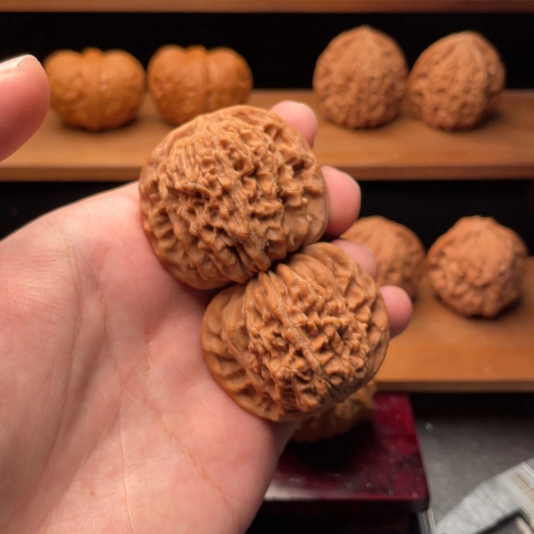 文玩核桃把件45原装山地红皮四座楼