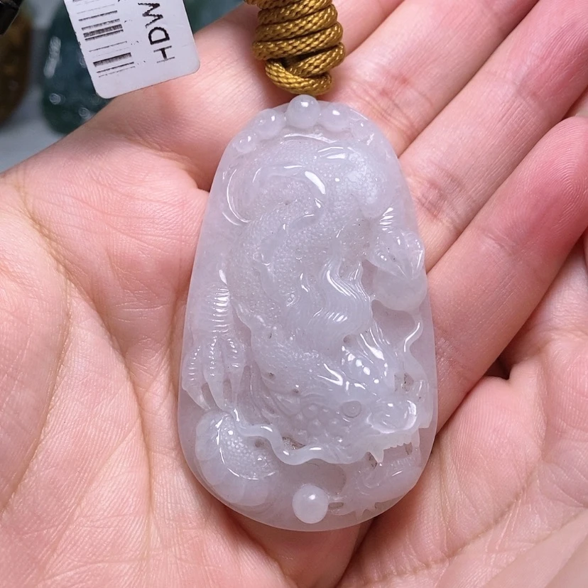 【闪购商品】翡翠未镶嵌颈饰。