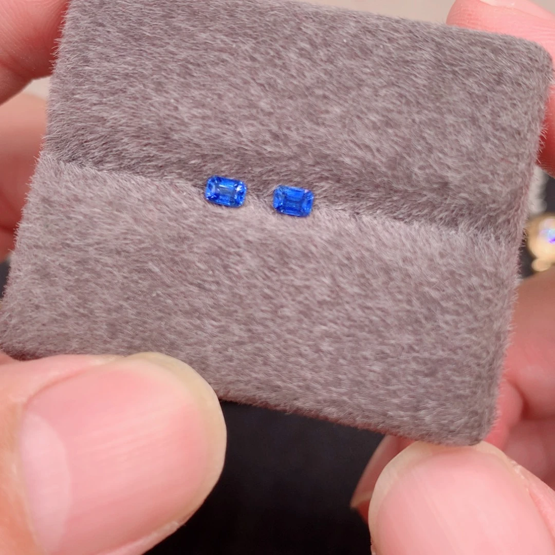 蓝宝石裸石0.4ct浓郁矢车菊