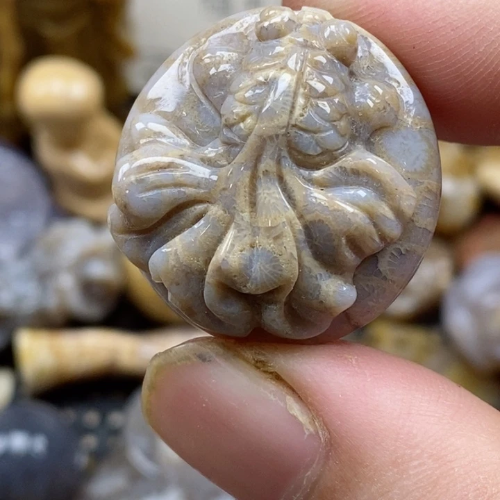 颈饰未镶嵌硅化珊瑚（珊瑚玉）小