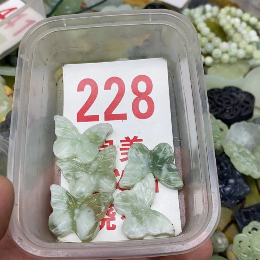 蛇纹石玉未镶嵌挂坠