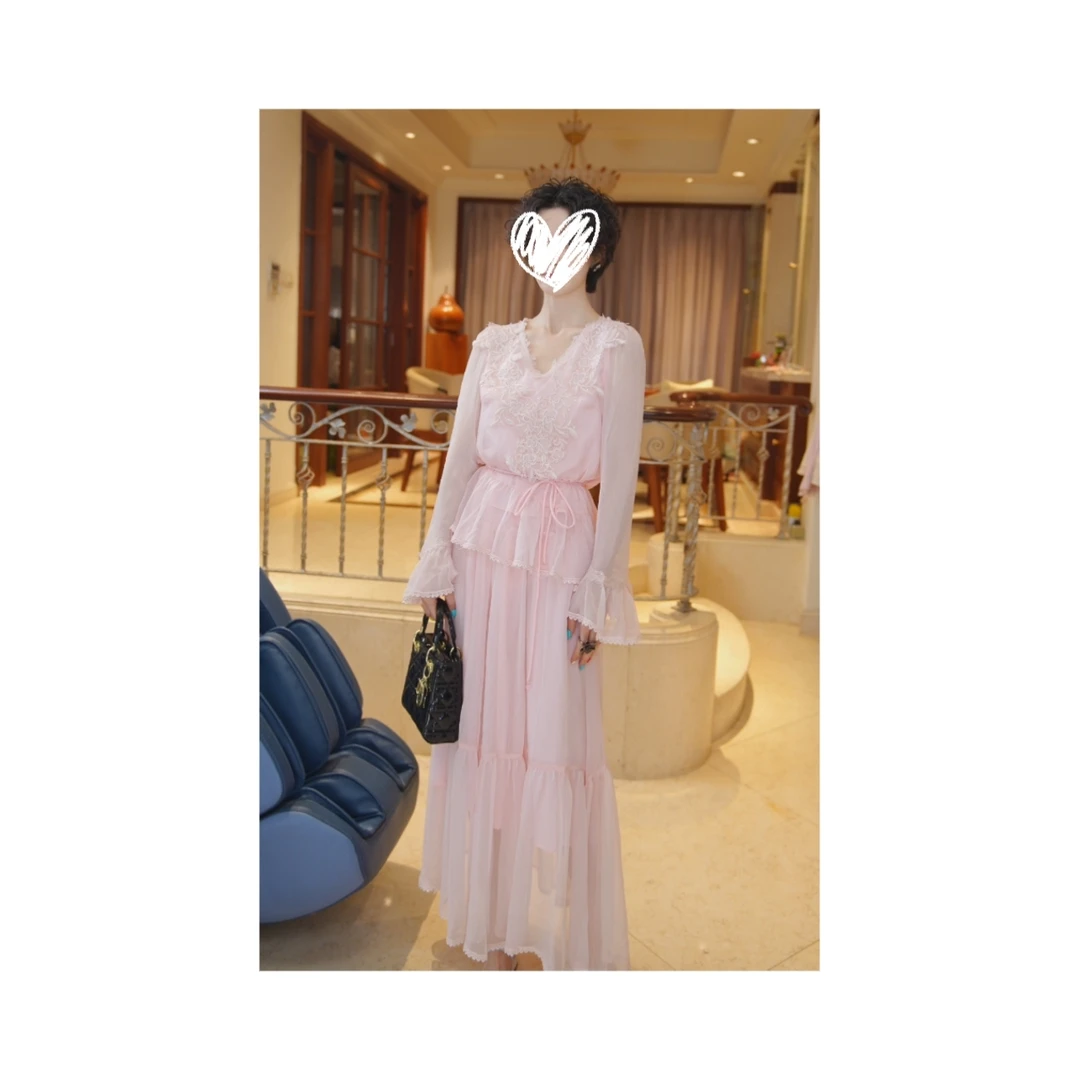 26113145【绽放旋律】浪漫百搭优雅设计感套装上衣半裙