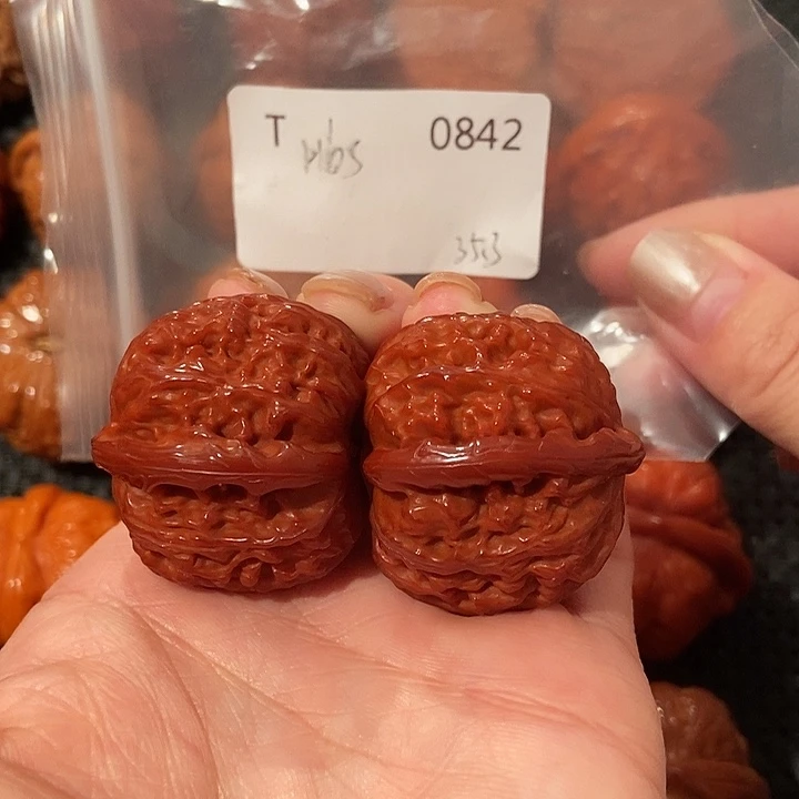 文玩核桃吊坠白狮子35